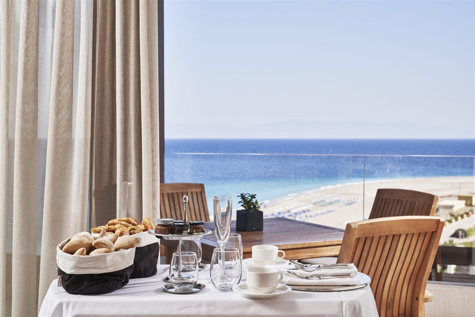 แบลล์วู ออน เดอะบีช สวีท Hotel Rhodes City ภายนอก รูปภาพ